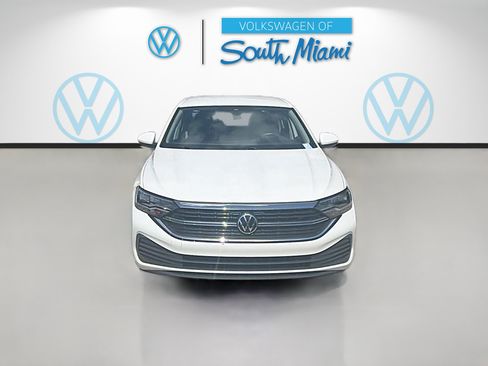Certified 2023 Volkswagen Jetta SE FWD image 2