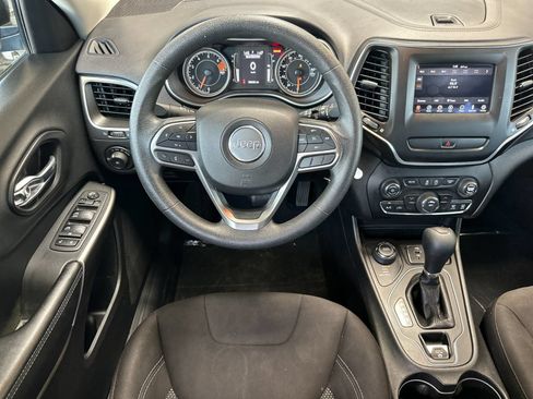 Used 2019 Jeep Cherokee Latitude w/ Popular Appearance Group AWD/4WD image 12