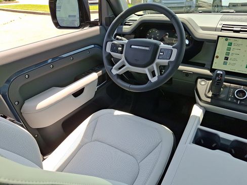 Used 2025 Land Rover Defender 110 S image 12