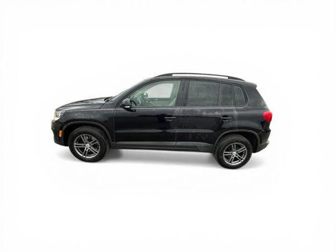 Used 2016 Volkswagen Tiguan S image 2