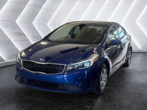 Used 2017 Kia Forte LX image 3