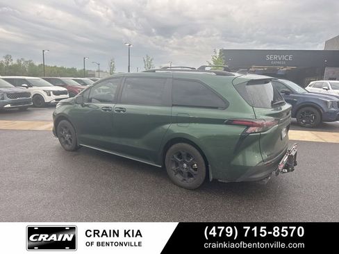 Used 2025 Toyota Sienna XLE Woodland Edition AWD/4WD image 5
