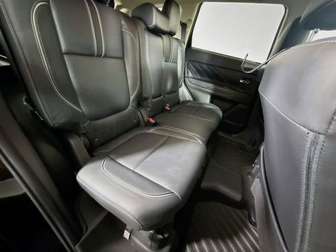 Used 2018 Mitsubishi Outlander GT image 27