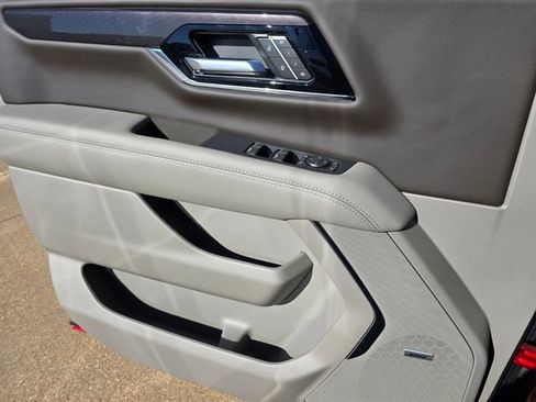 New 2026 GMC Yukon XL Elevation AWD/4WD image 17