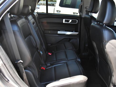 Used 2023 Ford Explorer XLT w/ Equipment Group 202A RWD image 44