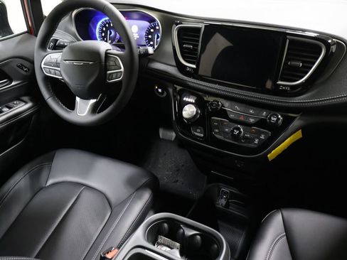New 2027 Chrysler Pacifica Select AWD/4WD image 18