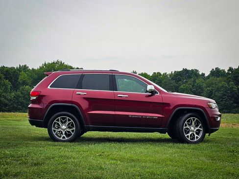 Used 2022 Jeep Grand Cherokee Limited w/ Tech Group AWD/4WD image 2