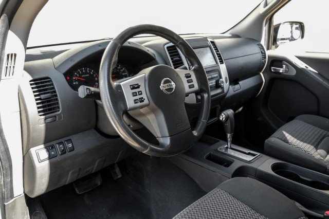 Used 2019 Nissan Frontier SV RWD image 2