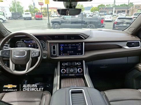 Certified 2021 GMC Yukon Denali w/ Denali Premium Package AWD/4WD image 9