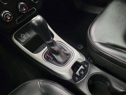 Used 2018 Jeep Compass Latitude FWD image 26