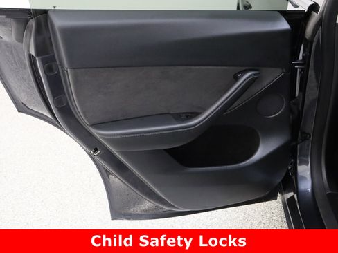 Used 2024 Tesla Model Y Long Range image 25