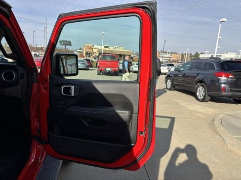Used 2020 Jeep Gladiator Overland image 20