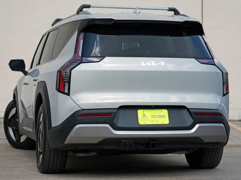 Used 2024 Kia EV9 Wind AWD/4WD image 5