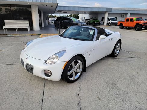 Used 2008 Pontiac Solstice Convertible w/ Preferred Package RWD image 1