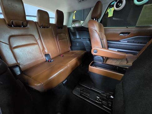 Used 2023 Nissan Pathfinder Platinum AWD/4WD image 15