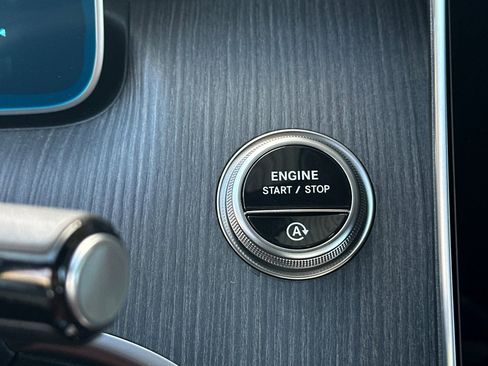 New 2025 Mercedes-Benz C 300 4MATIC Sedan image 18