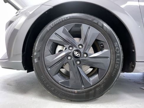 Used 2022 Hyundai Elantra SEL w/ Cargo Package image 14