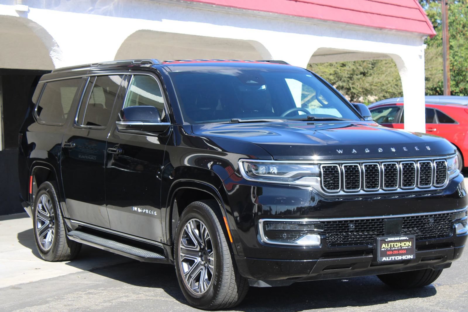 Used 2024 Jeep Wagoneer L Series II RWD image 3
