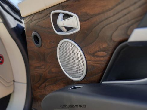 Used 2020 Aston Martin DB11 Volante image 38