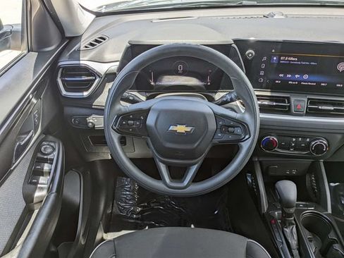 Used 2024 Chevrolet TrailBlazer LS FWD image 17