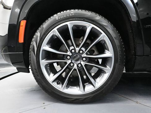 Used 2024 Jeep Wagoneer L Series II w/ Premium Group I image 17