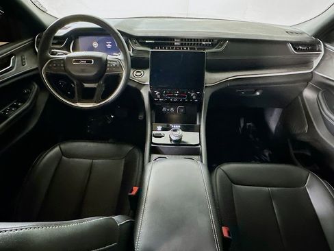 Used 2025 Jeep Grand Cherokee L Limited w/ Black Appearance Package image 17