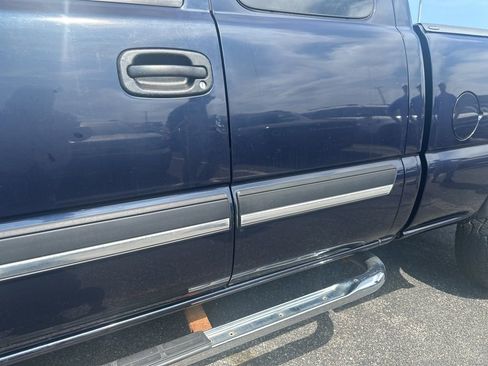 Used 2005 Chevrolet Silverado 2500 LS AWD/4WD image 18
