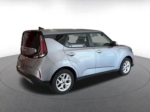 Used 2025 Kia Soul LX w/ LX Technology Package FWD image 14