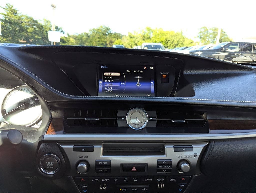 Used 2016 Lexus ES 350 w/ Premium Package w/Wood Trim FWD image 22