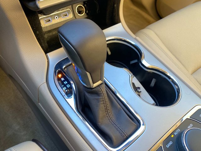 Used 2019 Jeep Grand Cherokee Overland AWD/4WD image 28