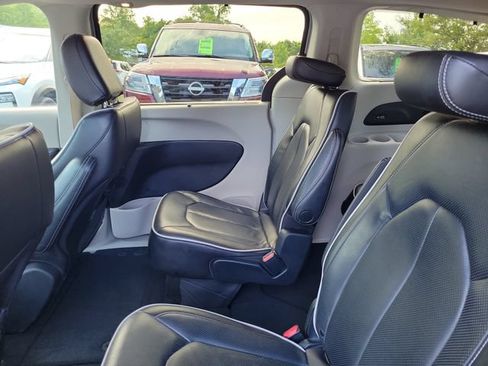 Used 2023 Chrysler Pacifica Limited FWD image 14