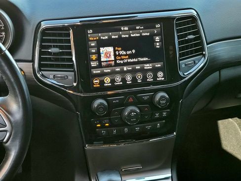 Used 2021 Jeep Grand Cherokee Laredo X AWD/4WD image 14