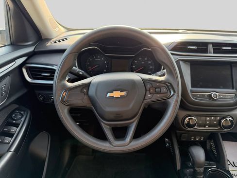 Used 2021 Chevrolet TrailBlazer L FWD image 17