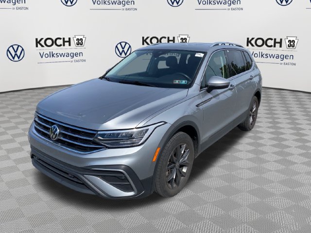 Used 2023 Volkswagen Tiguan SE FWD image 3