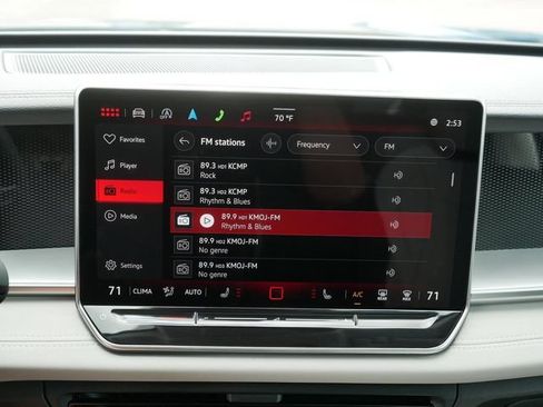 Certified 2025 Volkswagen Tiguan SE AWD/4WD image 28