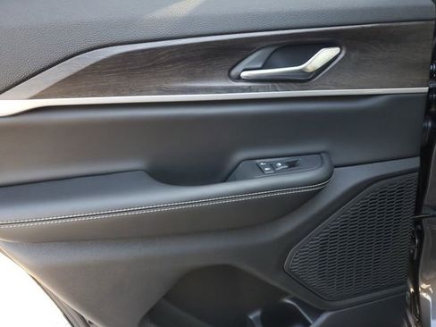 New 2025 Jeep Grand Cherokee Limited image 16