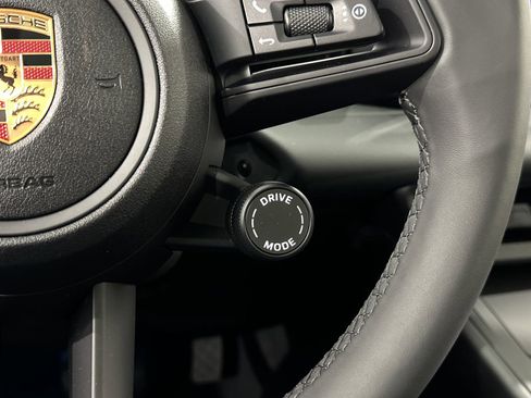 Certified 2025 Porsche Macan Electric image 47