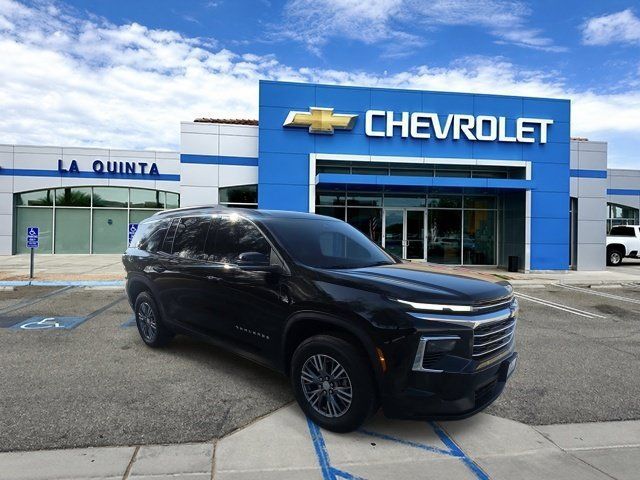Used 2027 Chevrolet Traverse LT w/ Driver Confidence Package FWD image 2