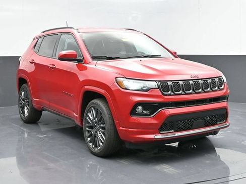 Used 2024 Jeep Compass Limited AWD/4WD image 2
