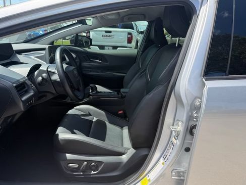 Used 2024 Toyota Prius XLE FWD image 11