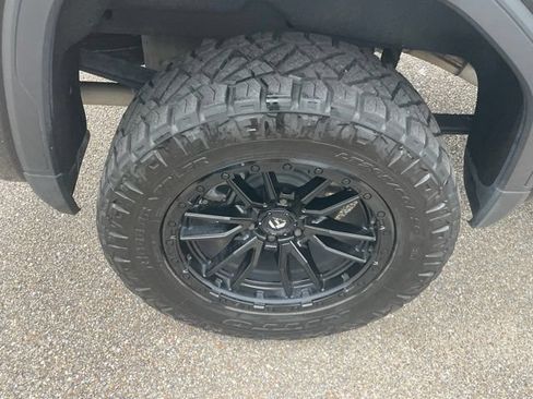 Used 2024 GMC Sierra 1500 AT4 w/ Technology Package AWD/4WD image 11