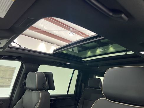 New 2026 Chevrolet Suburban Premier image 18