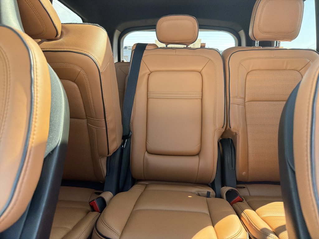 Certified 2023 Lincoln Aviator Black Label w/ Dynamic Handling Package AWD/4WD image 19