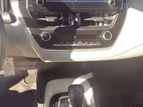 Used 2020 Toyota Corolla LE FWD image 6