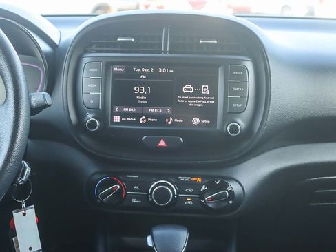 Used 2023 Kia Soul LX w/ LX Technology Package image 17