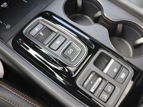 Used 2025 Honda Pilot TrailSport image 21