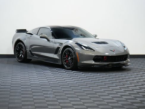 Used 2015 Chevrolet Corvette Z06 w/ 3LZ Preferred Equipment Group image 5