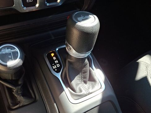 Used 2022 Jeep Wrangler Sport AWD/4WD image 14