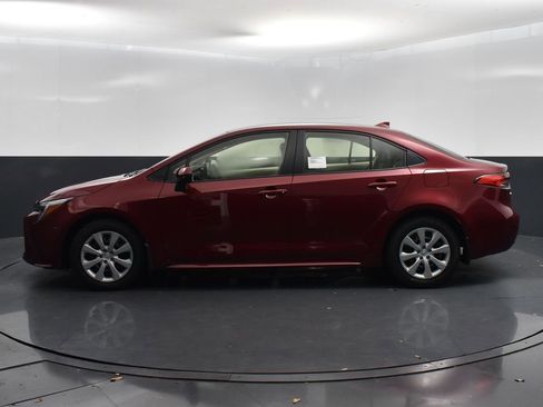 Used 2025 Toyota Corolla LE image 3