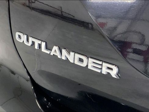 Used 2023 Mitsubishi Outlander ES FWD image 19